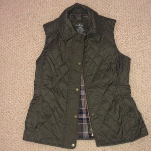 L.L. BEAN quilted riding vest